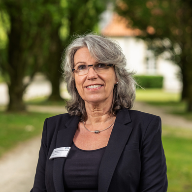 Dr. Stephanie van der Kemp